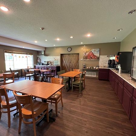 Country Inn Walker Bagian luar foto