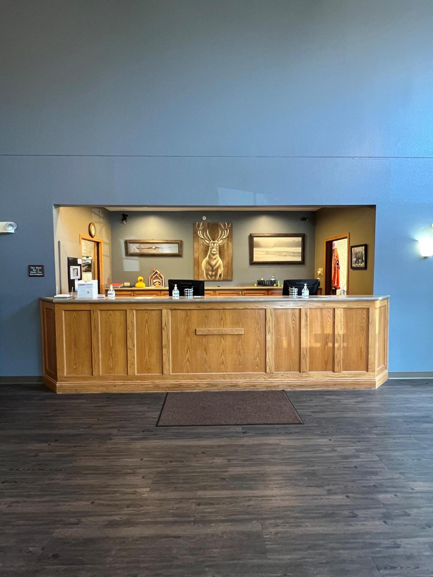 Country Inn Walker Bagian luar foto