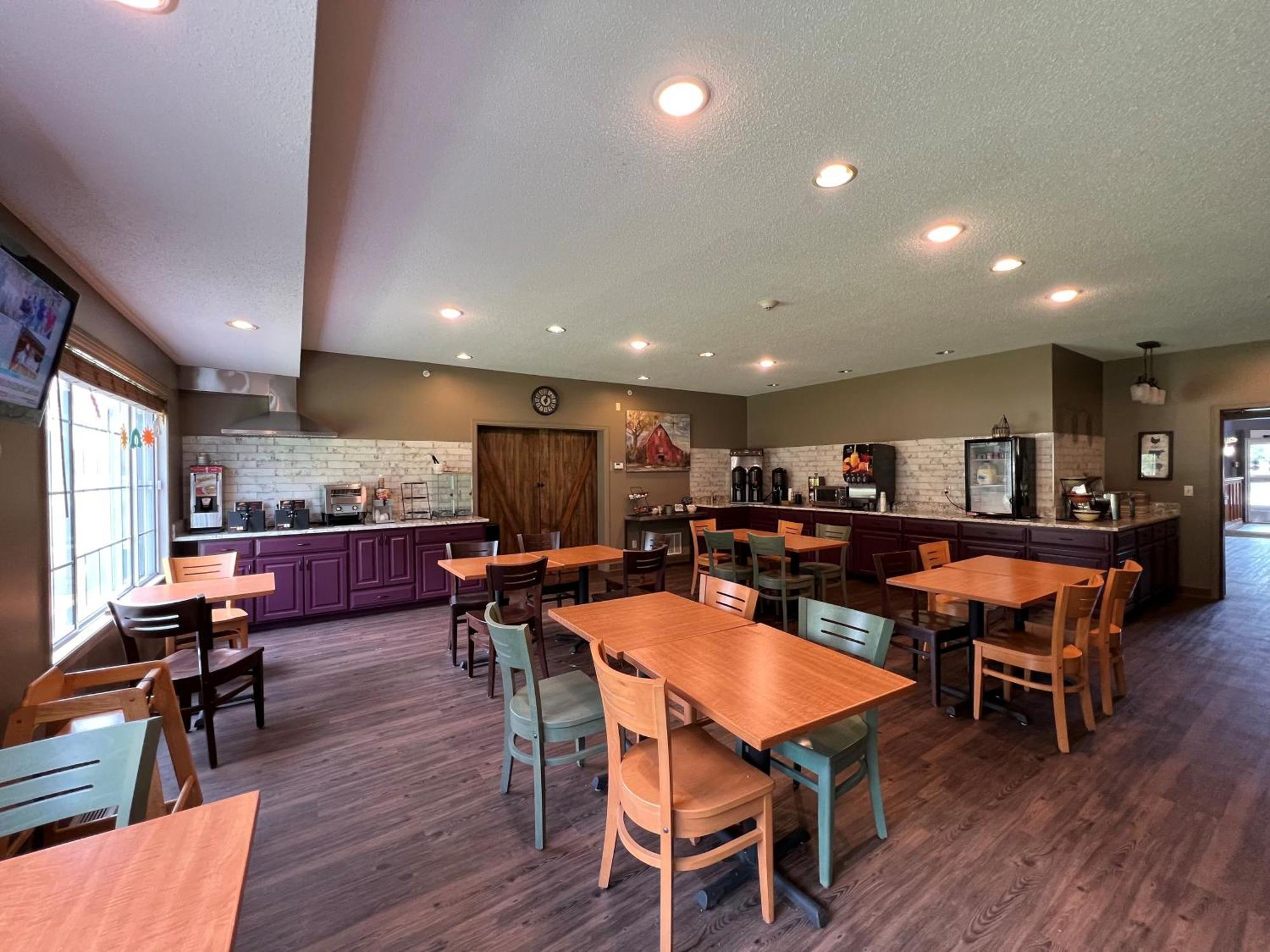 Country Inn Walker Bagian luar foto