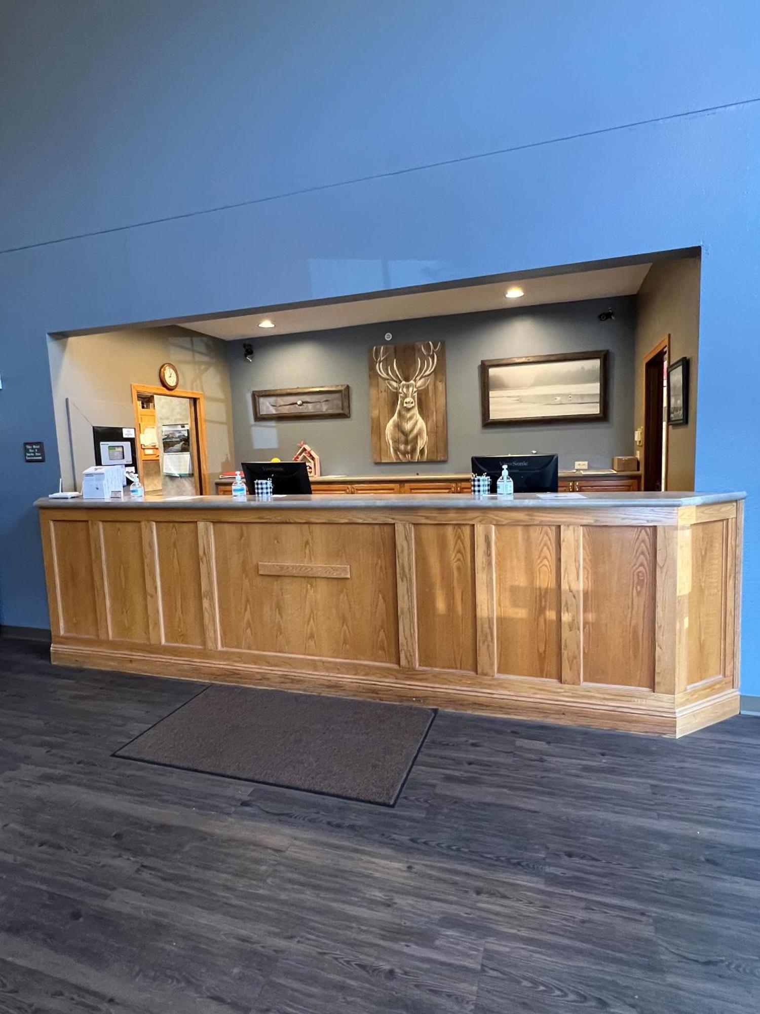 Country Inn Walker Bagian luar foto