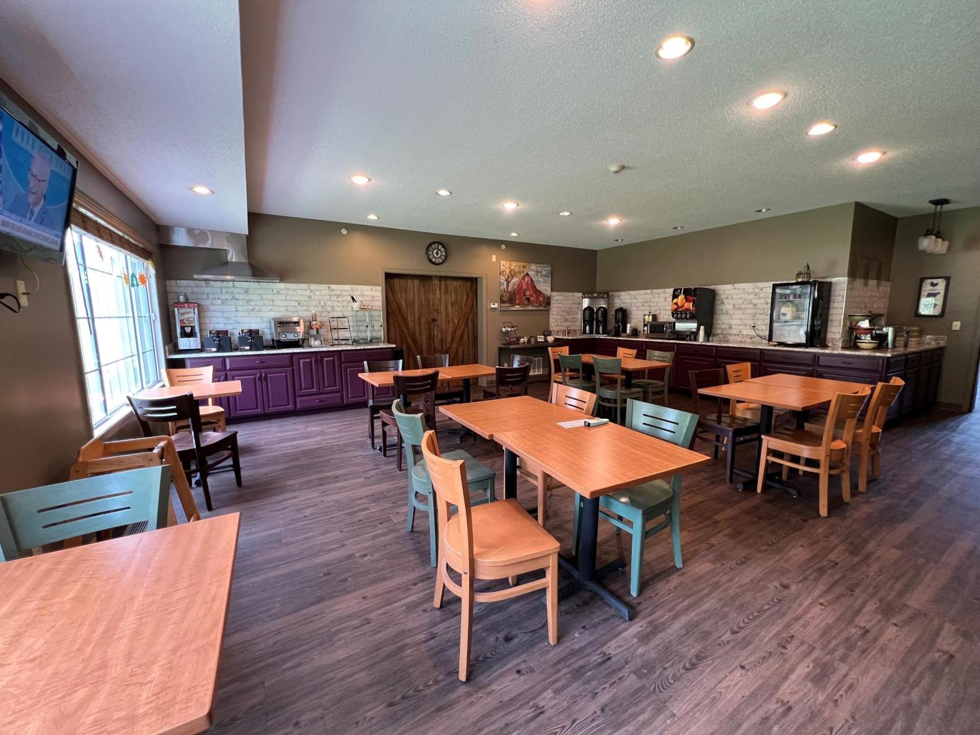 Country Inn Walker Bagian luar foto