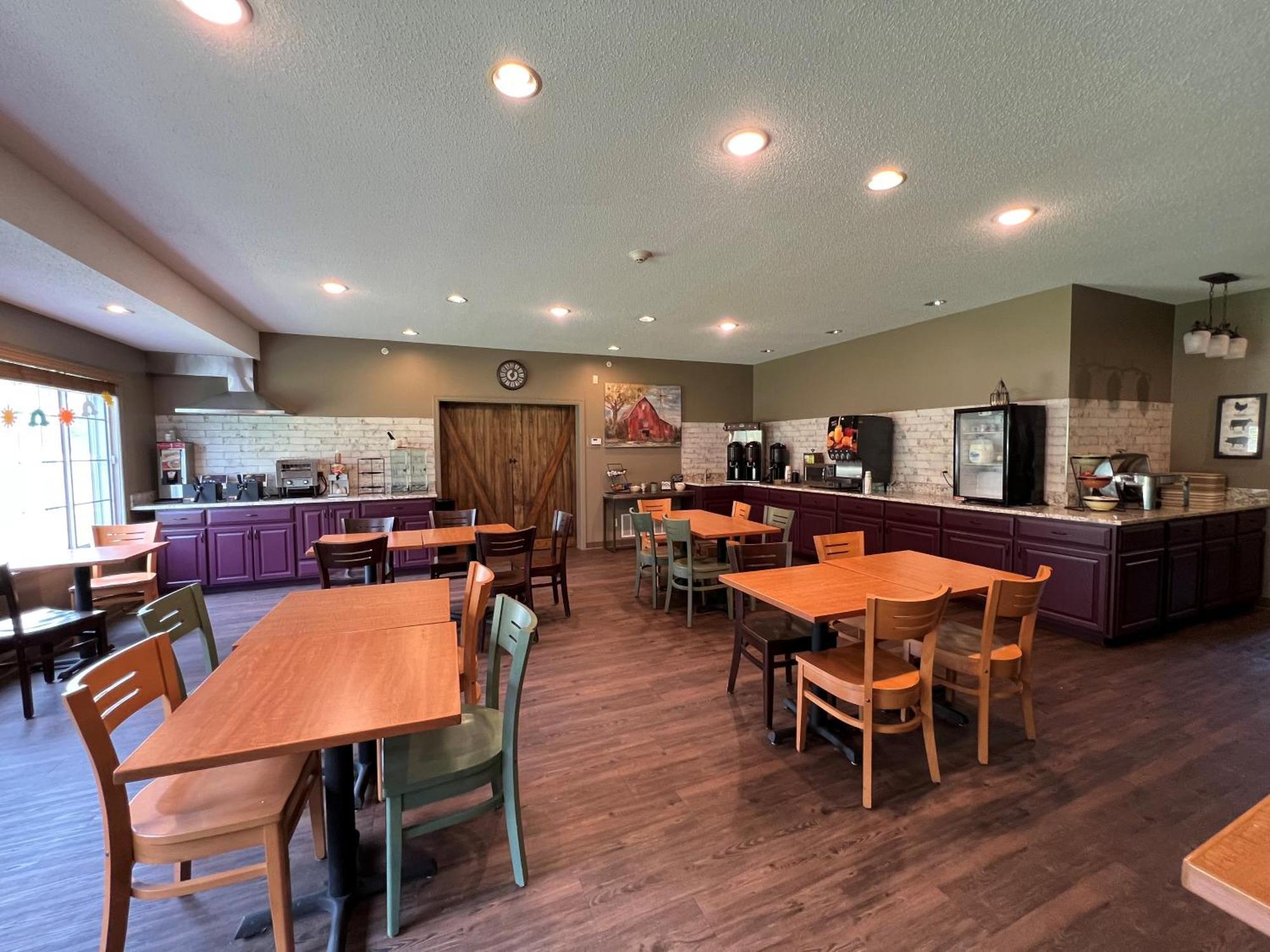 Country Inn Walker Bagian luar foto