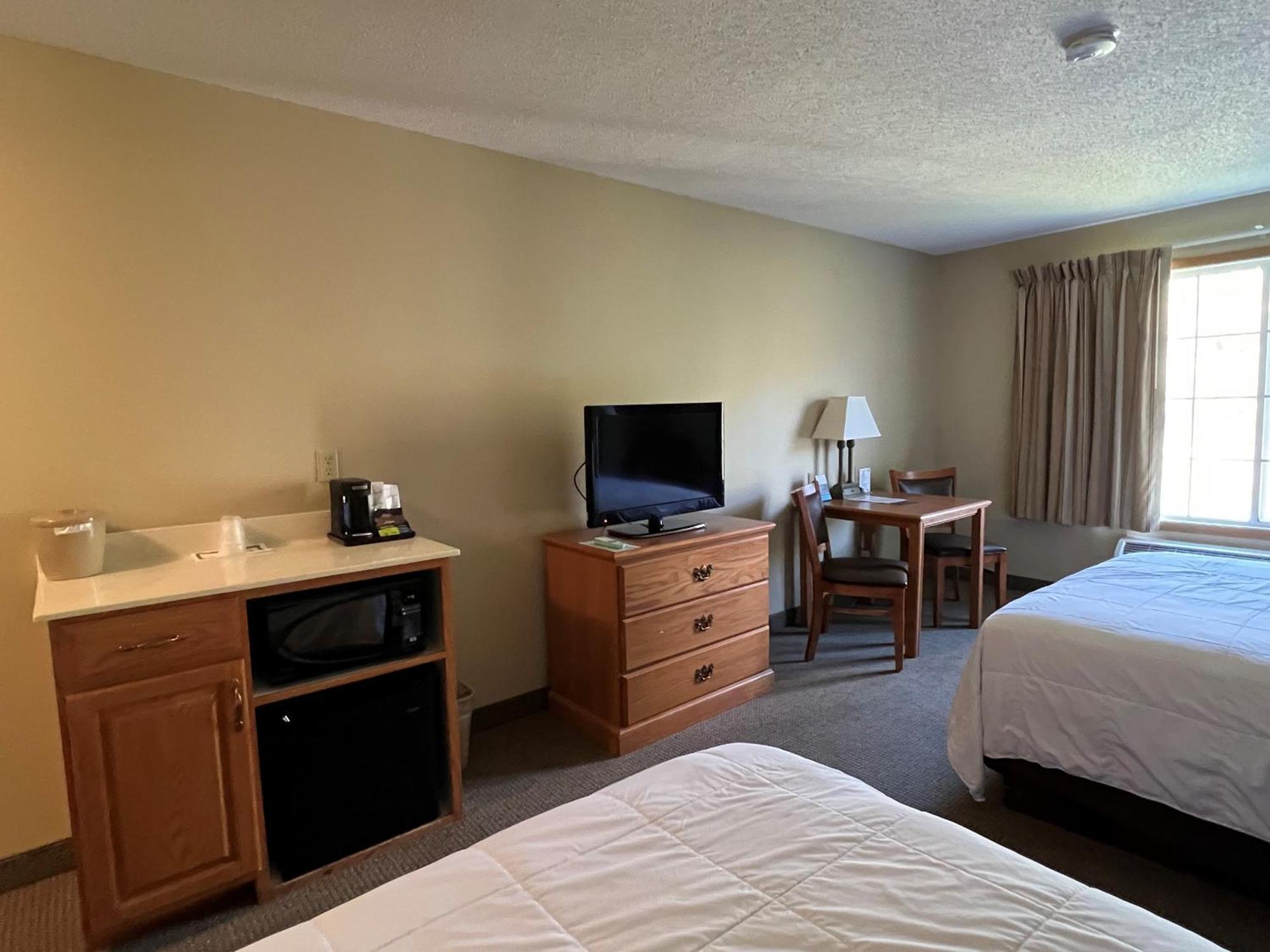 Country Inn Walker Bagian luar foto