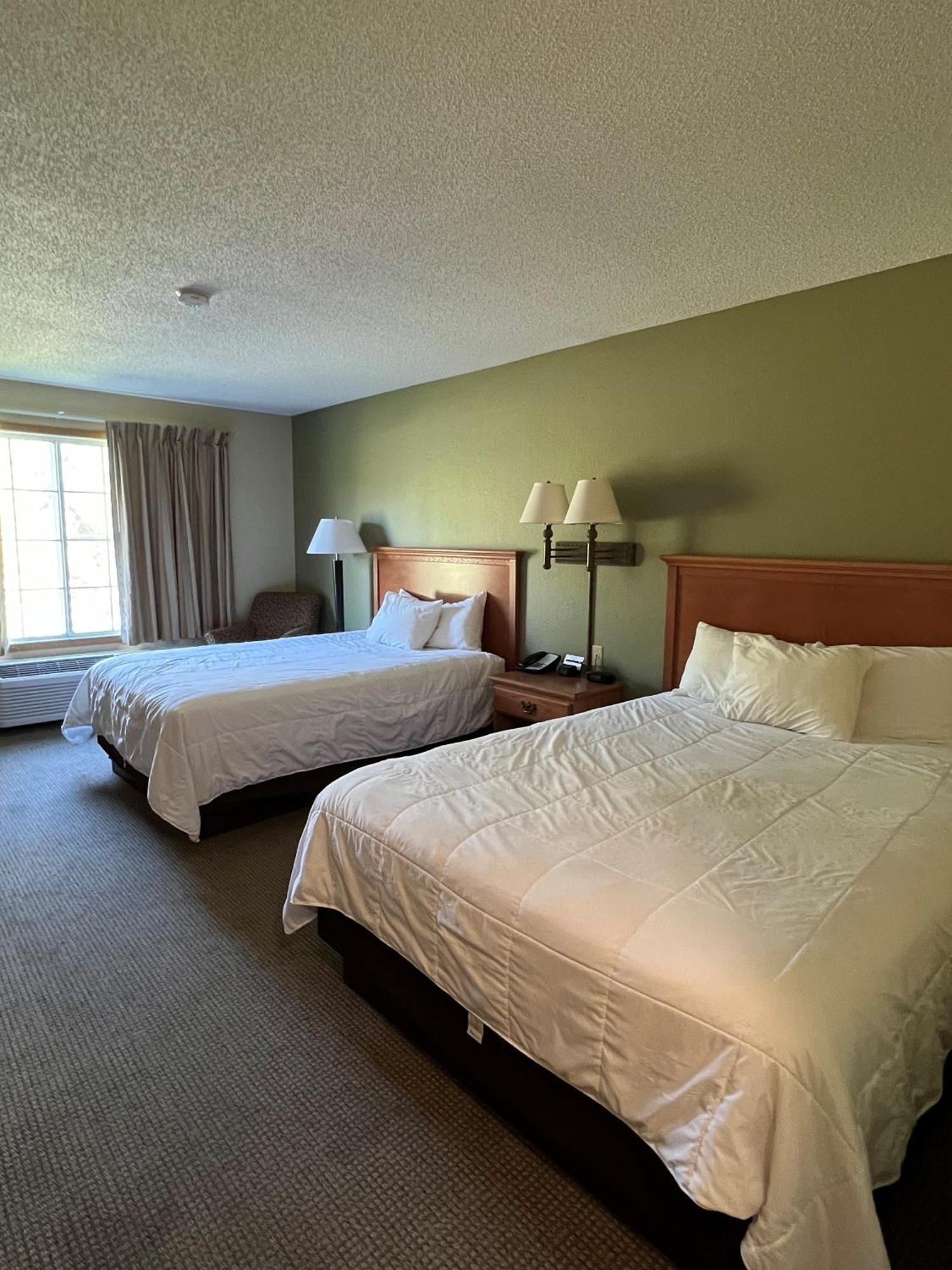 Country Inn Walker Bagian luar foto