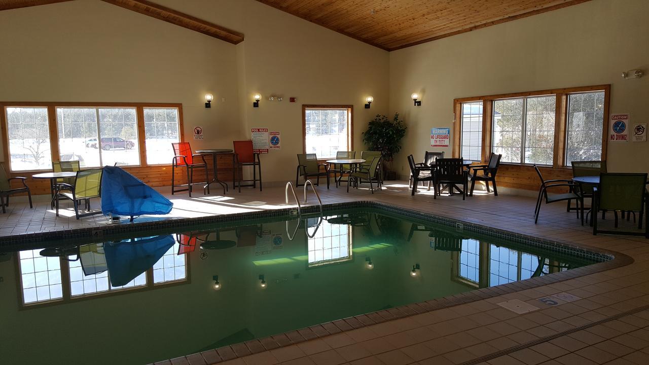 Country Inn Walker Bagian luar foto