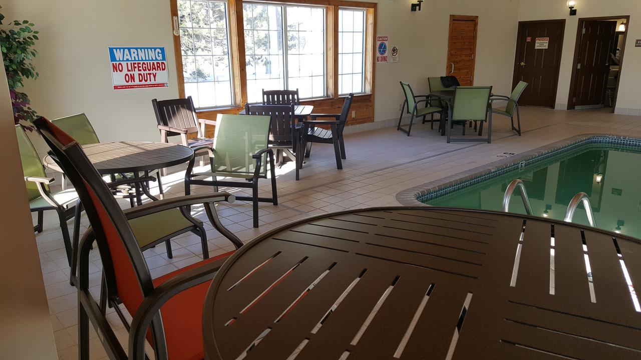 Country Inn Walker Bagian luar foto