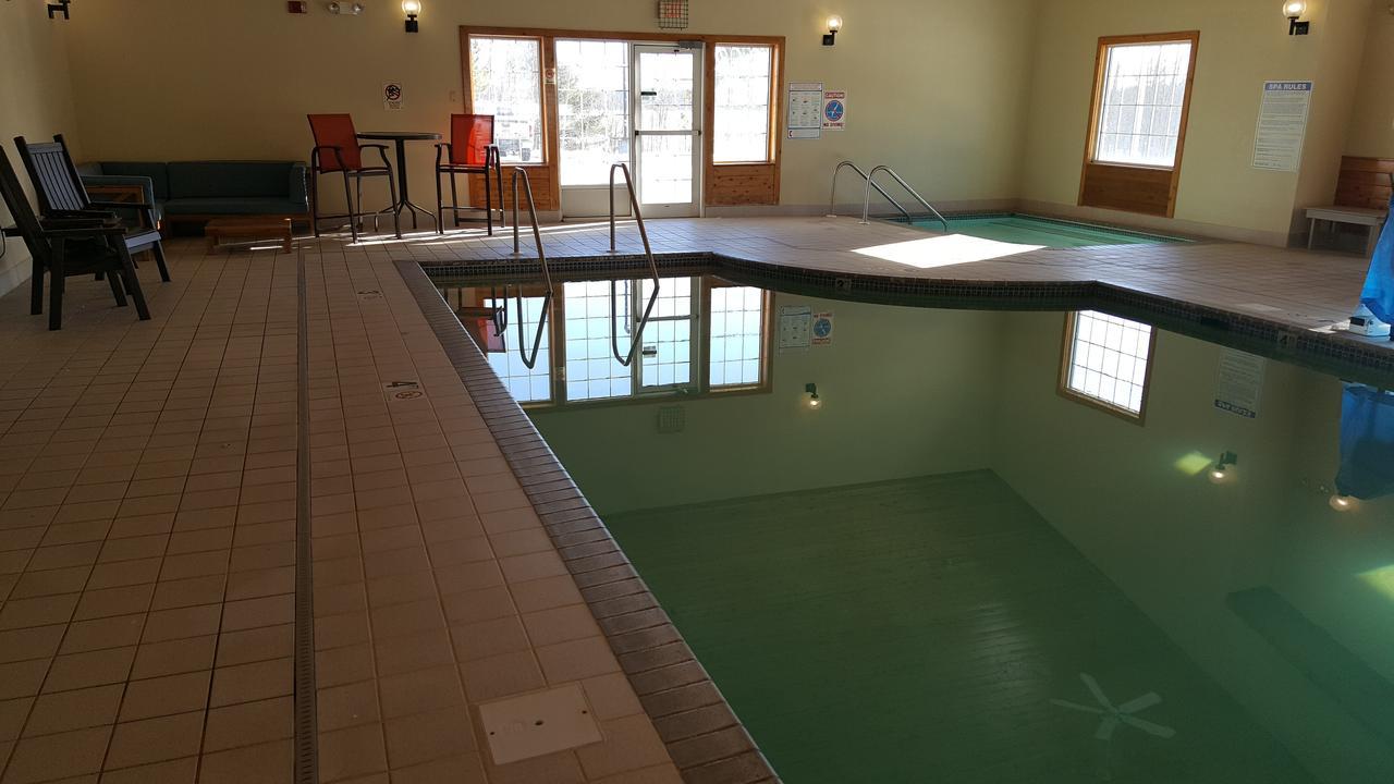 Country Inn Walker Bagian luar foto